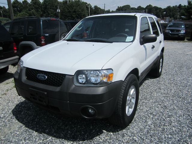 Ford Escape 2005 photo 2