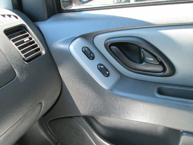 Ford Escape 2005 photo 10