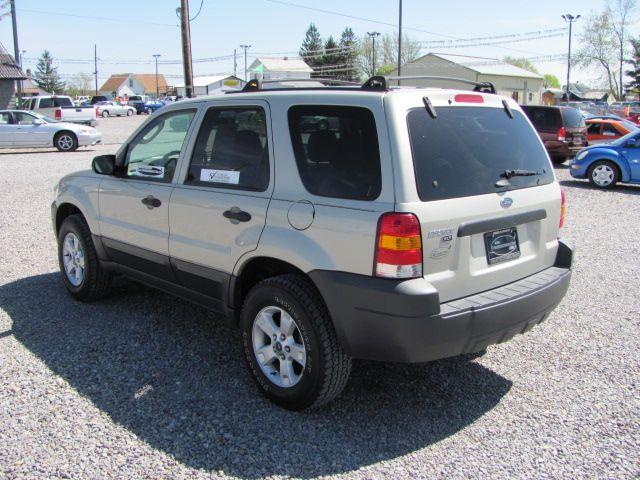 Ford Escape 2005 photo 2