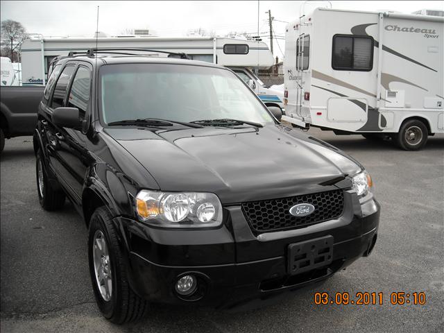 Ford Escape 2005 photo 1