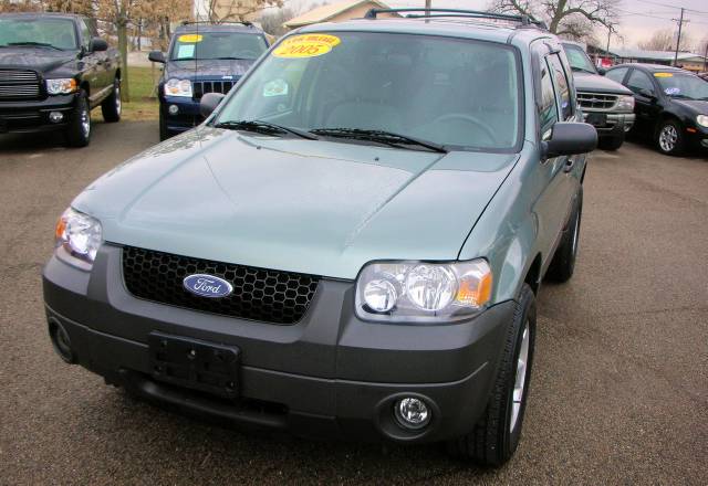 Ford Escape 2005 photo 1