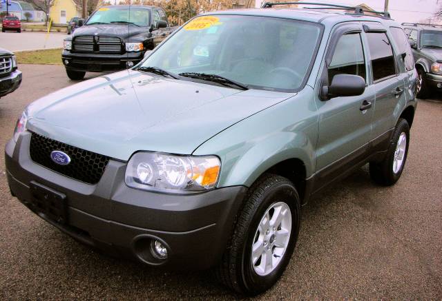 Ford Escape 2005 photo 2