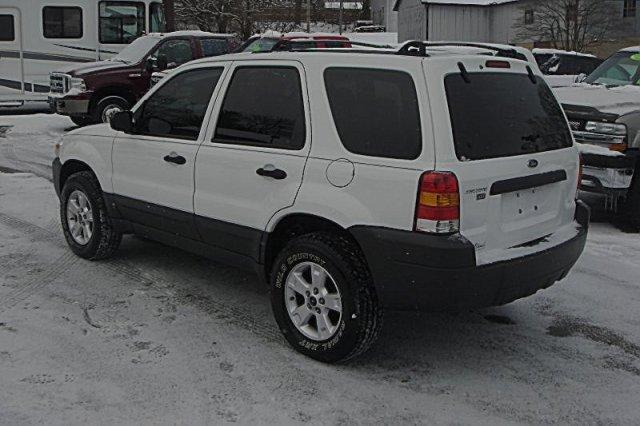 Ford Escape 2005 photo 2