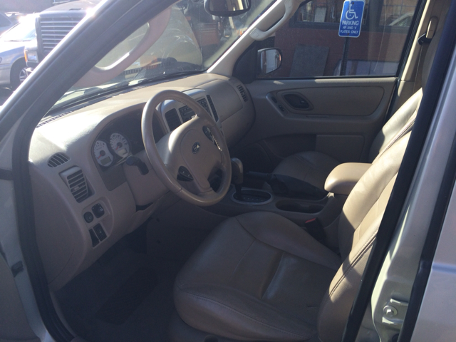 Ford Escape 2005 photo 1