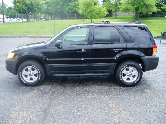 Ford Escape 2005 photo 2