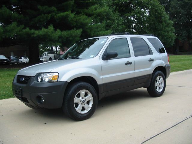 Ford Escape 2005 photo 1