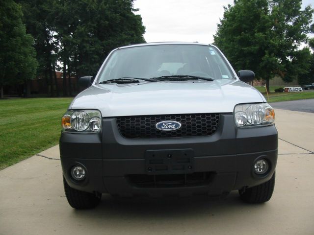 Ford Escape 2005 photo 2
