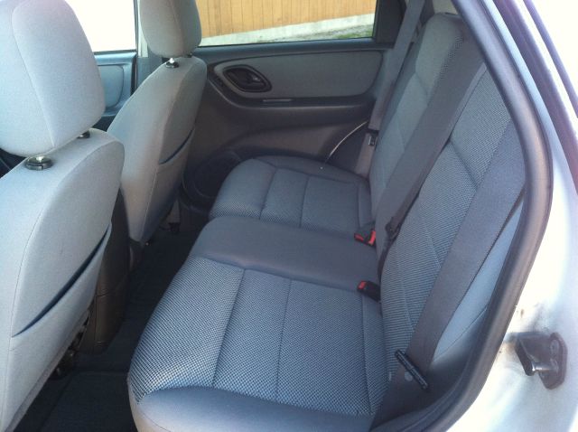 Ford Escape 2005 photo 1