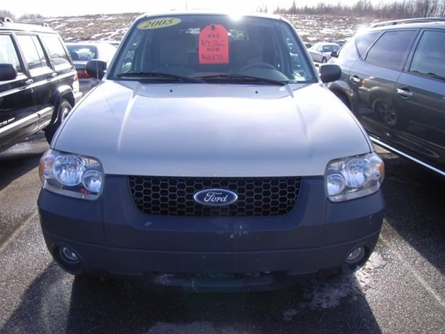 Ford Escape 2005 photo 1