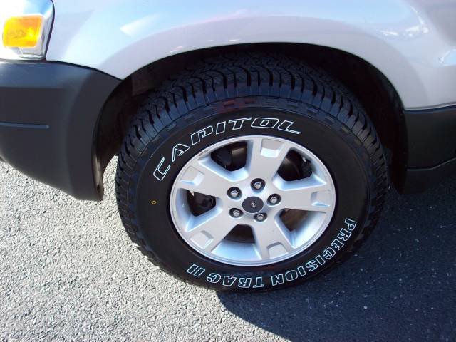 Ford Escape 2005 photo 1