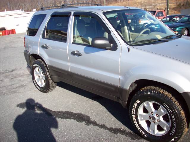 Ford Escape 2005 photo 2