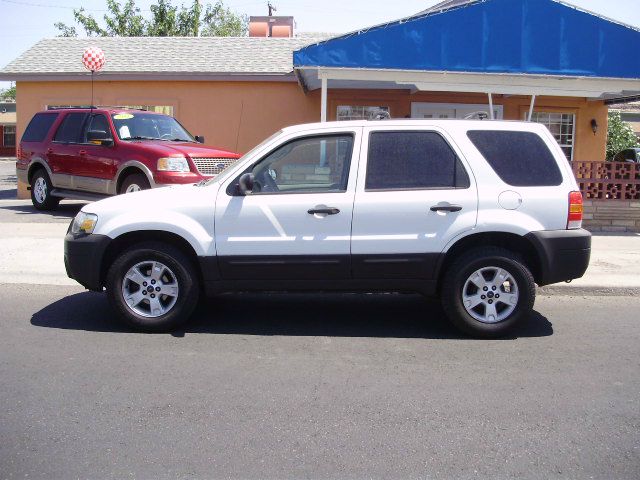 Ford Escape 2005 photo 2
