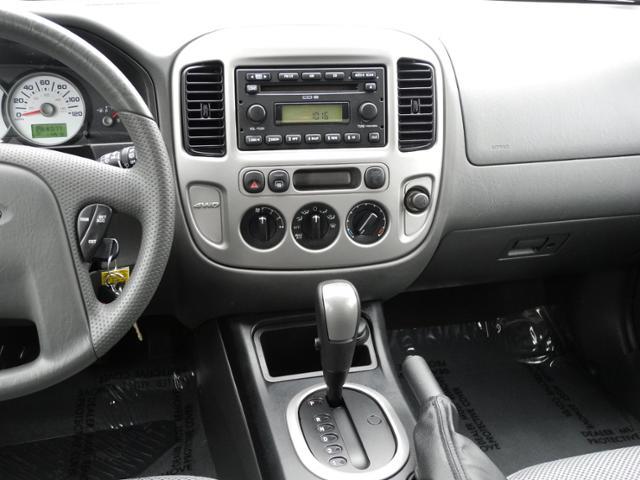 Ford Escape 2005 photo 10