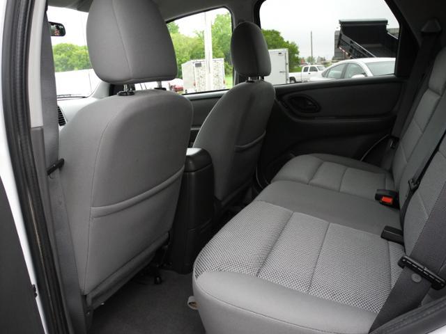 Ford Escape 2005 photo 8