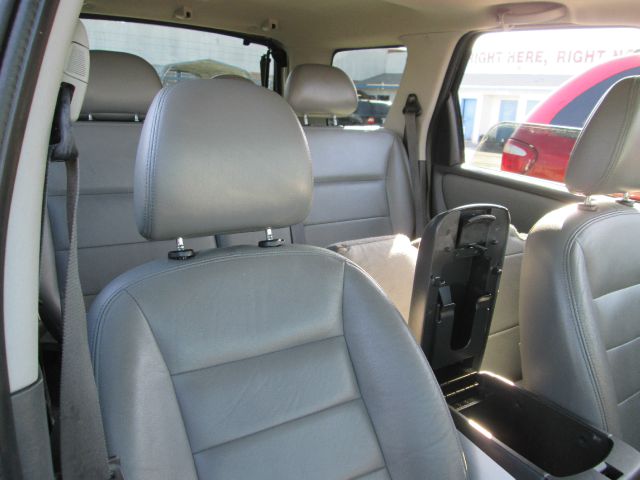Ford Escape 2005 photo 1