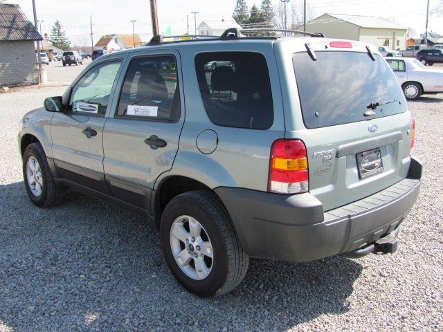 Ford Escape 2005 photo 2