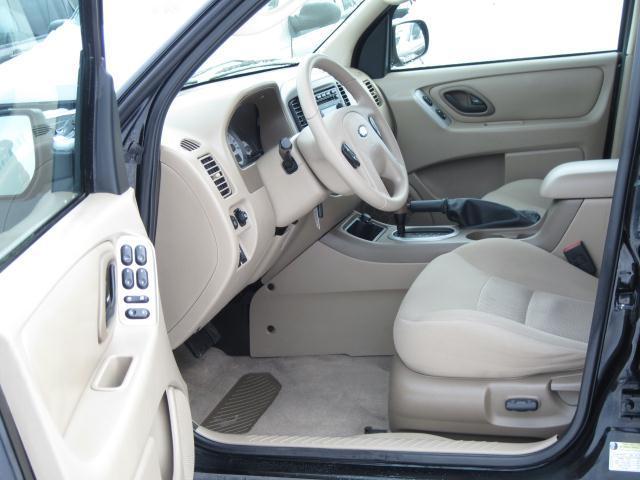 Ford Escape 2005 photo 2