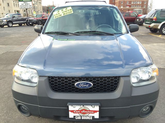 Ford Escape 2005 photo 1