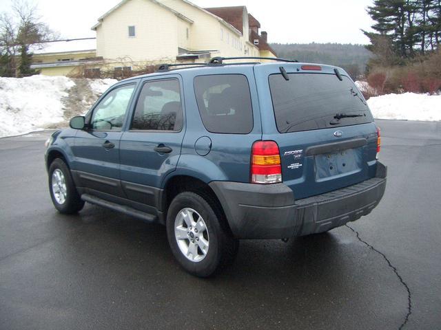 Ford Escape 2005 photo 2