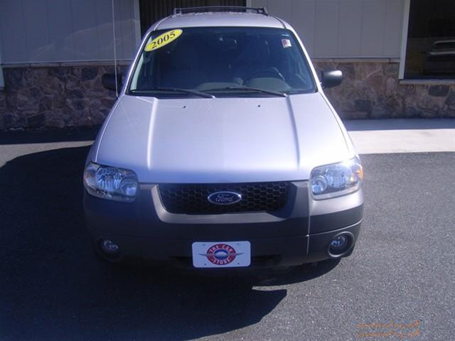 Ford Escape 2005 photo 2