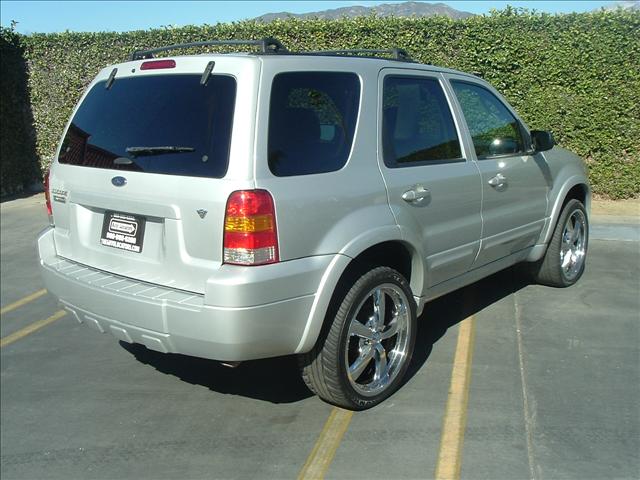 Ford Escape 2005 photo 1