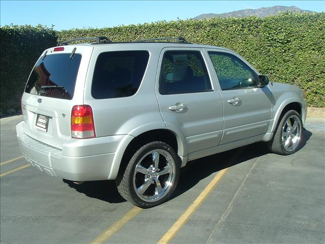 Ford Escape 2005 photo 2