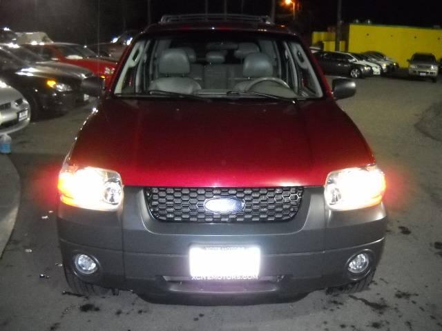 Ford Escape 2005 photo 1