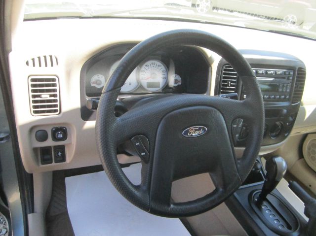 Ford Escape 2005 photo 14