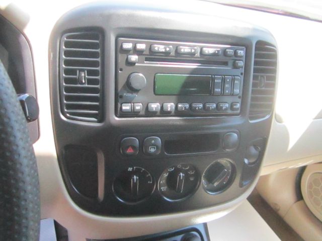 Ford Escape 2005 photo 17