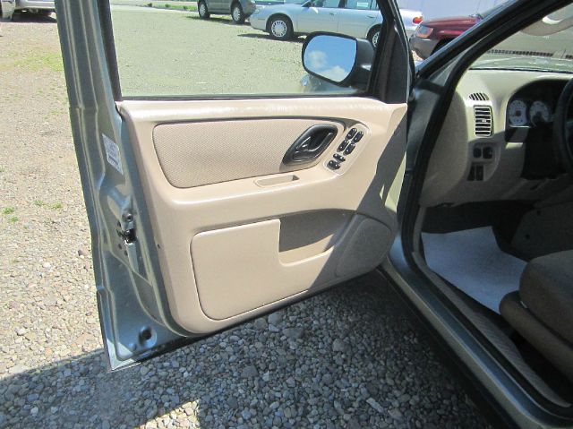 Ford Escape 2005 photo 2