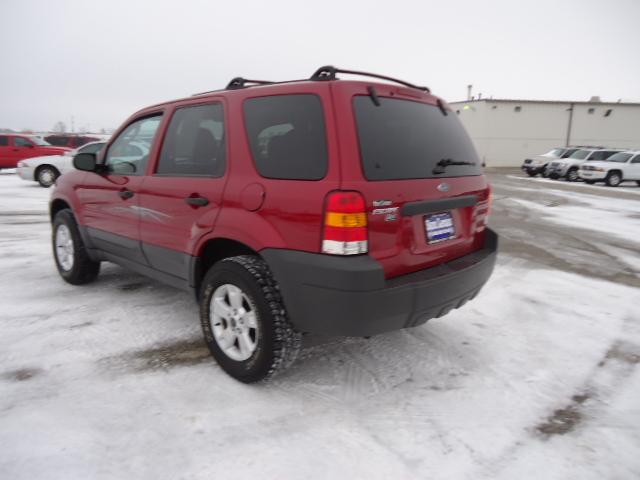 Ford Escape 2005 photo 2