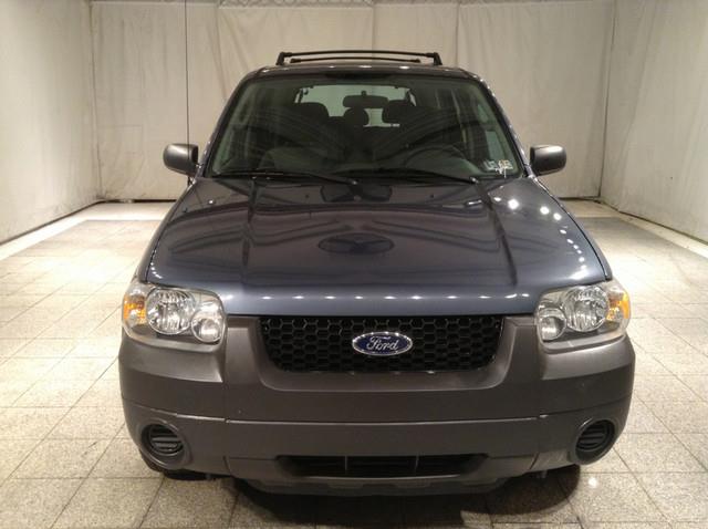 Ford Escape 2005 photo 1