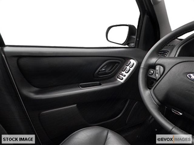 Ford Escape 2005 photo 1