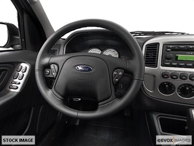 Ford Escape 2005 photo 2