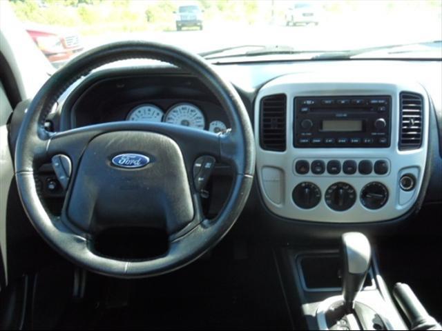 Ford Escape 2005 photo 2