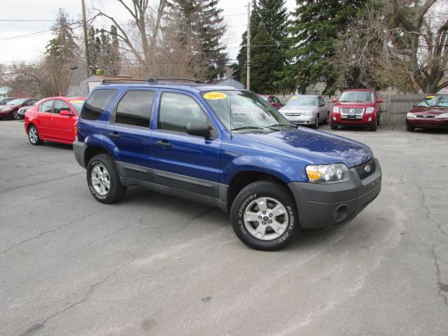 Ford Escape 2005 photo 2