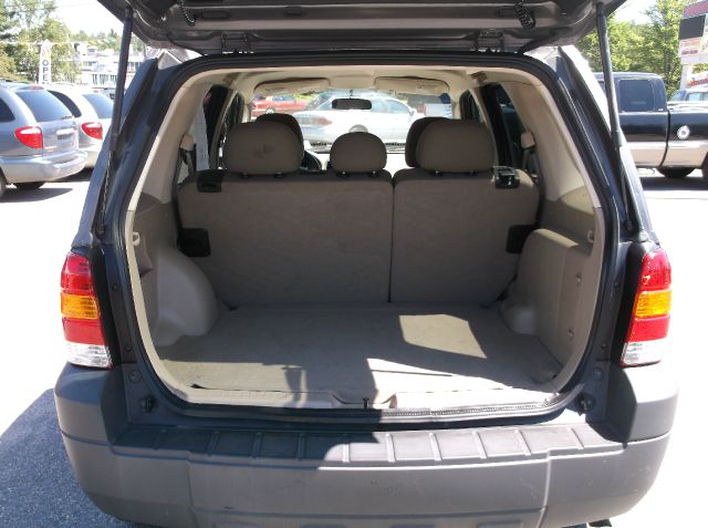 Ford Escape 2005 photo 1
