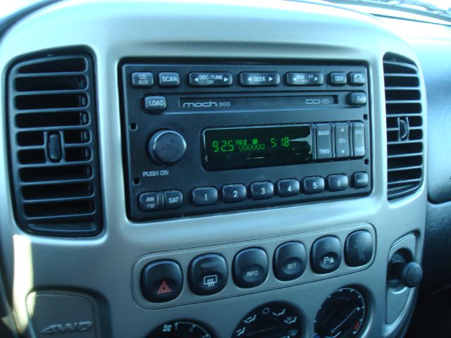 Ford Escape 2005 photo 2