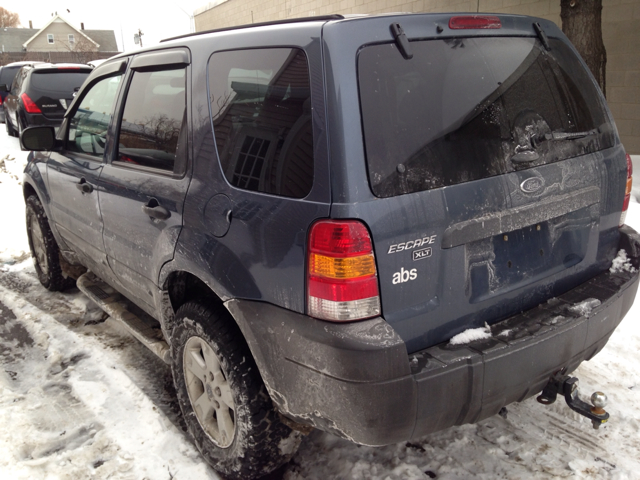 Ford Escape 2005 photo 2