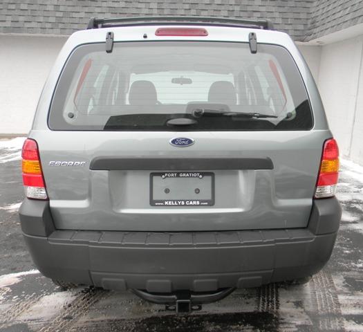 Ford Escape 2005 photo 2