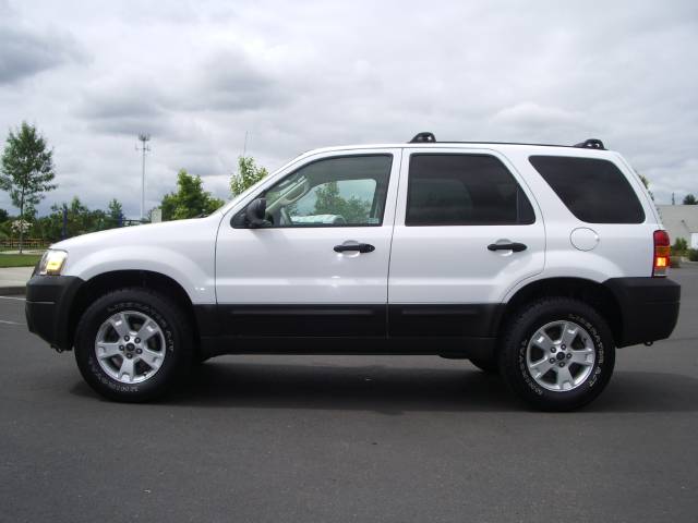 Ford Escape 2005 photo 2