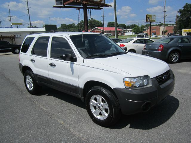 Ford Escape 2005 photo 1