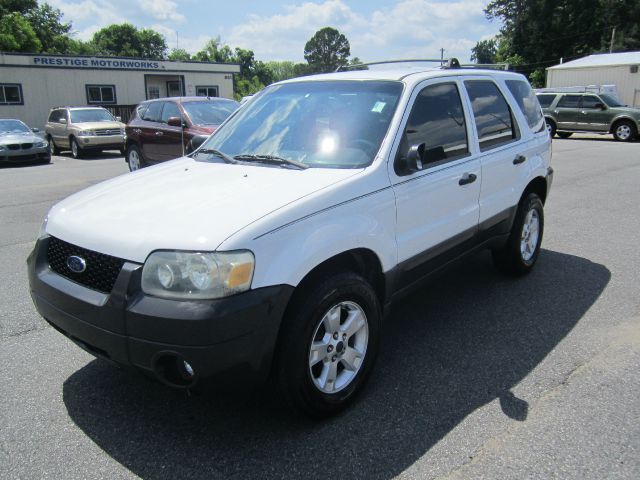 Ford Escape 2005 photo 2