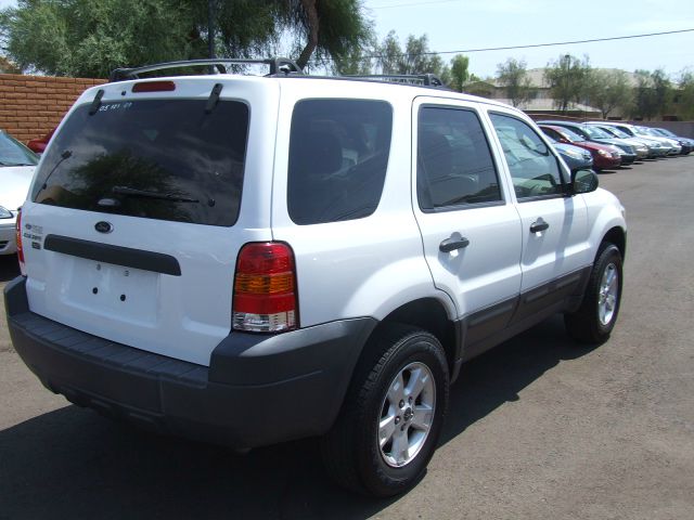 Ford Escape 2005 photo 2