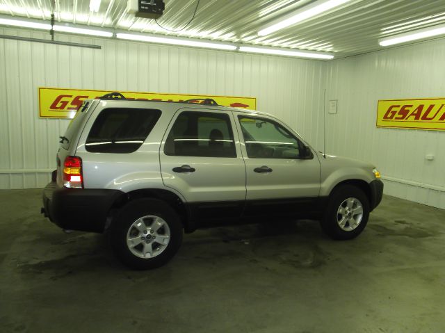 Ford Escape 2005 photo 2