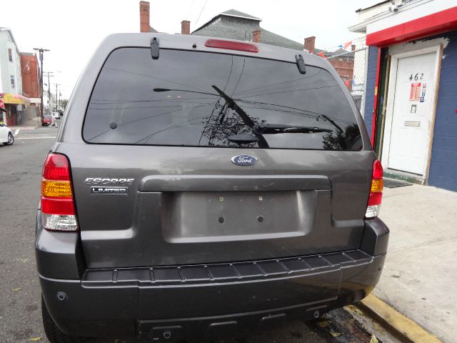 Ford Escape 2005 photo 2