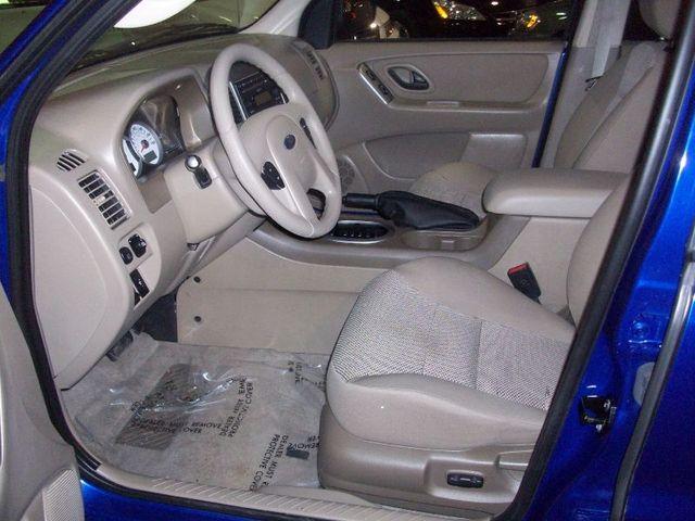 Ford Escape 2005 photo 1