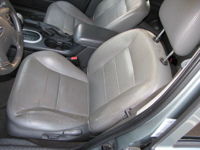 Ford Escape 2005 photo 1