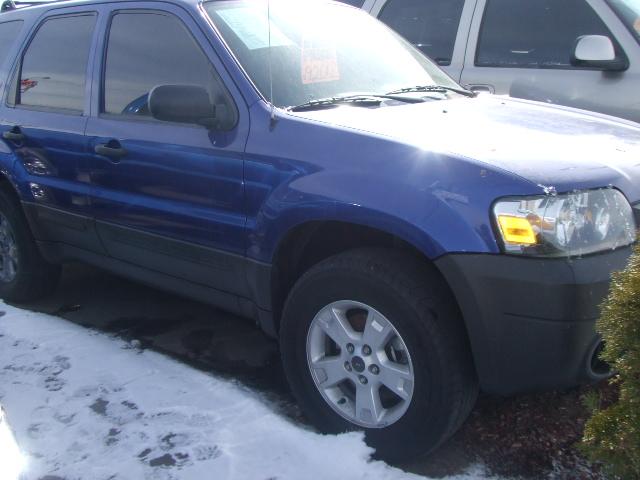 Ford Escape 2005 photo 2