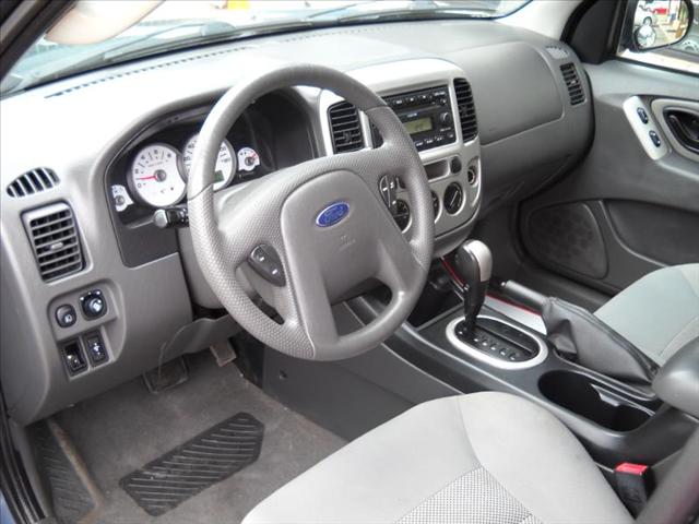 Ford Escape 2005 photo 1